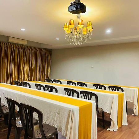 M Hotel Johor Bahru Buitenkant foto