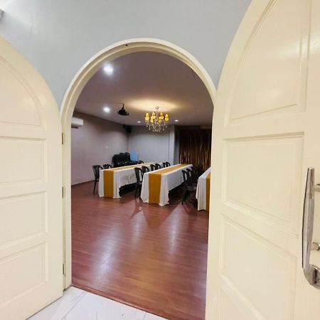 M Hotel Johor Bahru Buitenkant foto