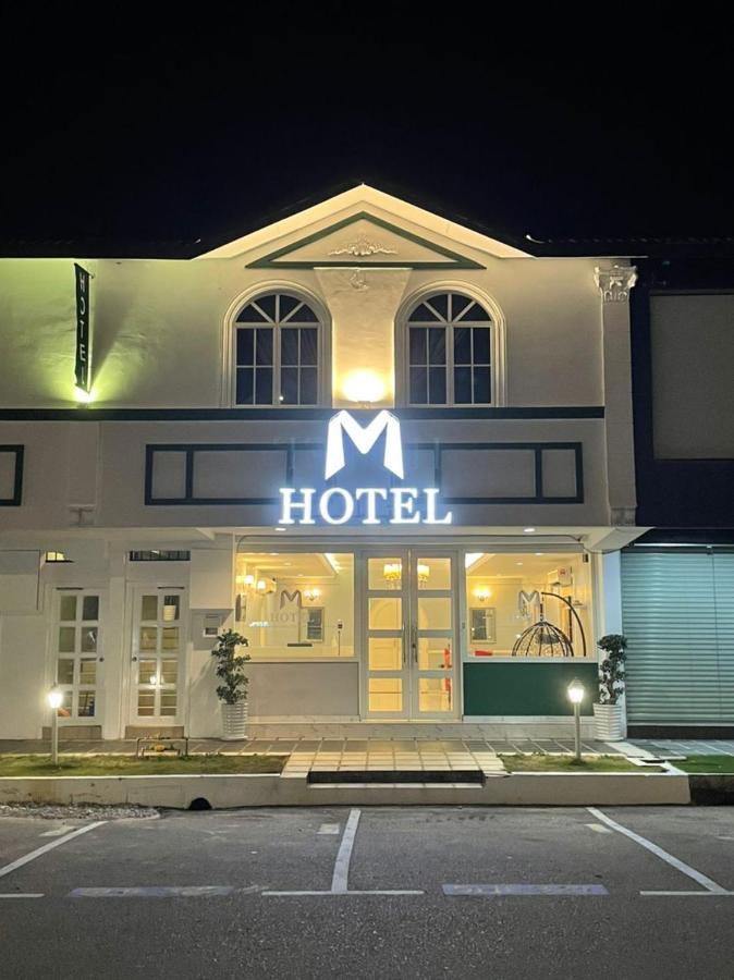M Hotel Johor Bahru Buitenkant foto