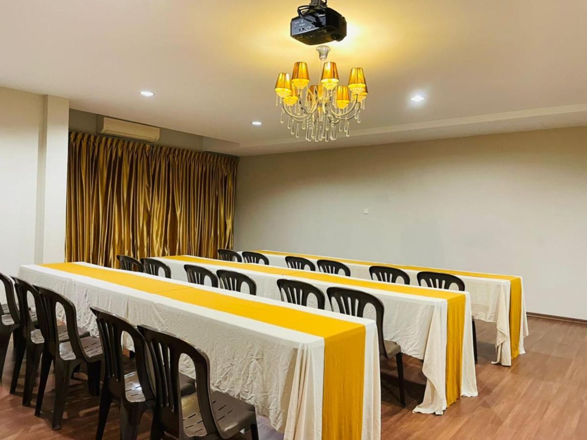 M Hotel Johor Bahru Buitenkant foto