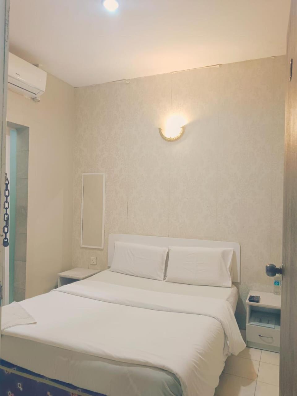 M Hotel Johor Bahru Buitenkant foto